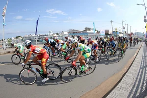 Tay đua Philippines vượt lên chiếm áo vàng của Phan Hoàng Thái