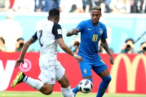 Chuyển động World Cup: Trọng tài Hà Lan suýt bị Neymar lừa