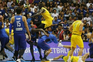 Hỗn chiến không khác võ đài tại giải bóng rổ FIBA World Cup