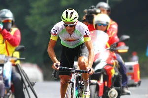 Cú sôlô của Javier và cuộc tấn công áo vàng bất thành 