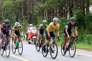 5/6 đội đua Việt Nam trắng tay sau chặng 10 VTV Cup