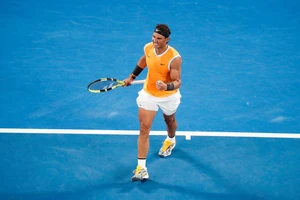 Hủy diệt “ngựa ô” Tsitsipas, Nadal vào chơi trận chung kết