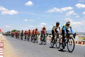 Cuộc đua xe đạp Cúp Truyền Hình: Ru ngủ… chờ thời cơ