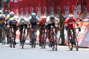 Xem clip Nguyễn Thành Tâm tung nước rút đánh bại Lê Văn Duẩn 