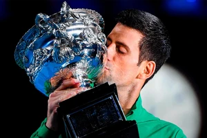 Djokovic vượt Nadal chiếm ngôi số 1 thế giới