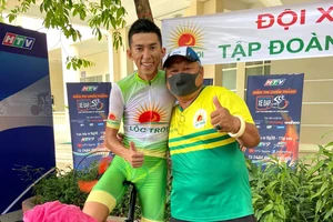 Mất kết nối, Trí hotdog vuột mất luôn áo vàng