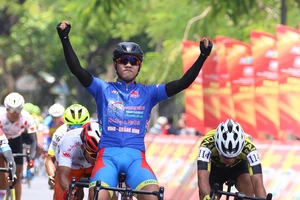 Tấn Hoài chiến thắng ở chặng đấu có 13 VĐV bỏ cuộc