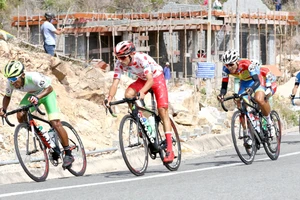 Không thắng đèo Vĩnh Hy, Javier giữ chắc áo chấm đỏ