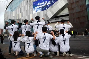 Son Heung-min giúp Tottenham soán ngôi MU tại Hàn Quốc