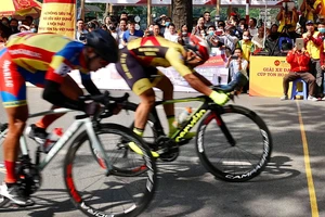 Clip: 300 m cuối Lê Nguyệt Minh rút 'cắm đầu' chiếm áo vàng