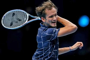Medvedev ‘hủy diệt’ Djokovic như thế nào?