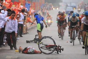 Clip: Thót tim với pha nước rút ở chặng 6 Cúp Truyền Hình