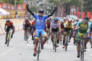 Tấn Hoài nhất chặng, Nguyệt Minh càng khó tranh áo xanh