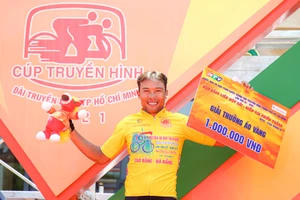 Các tay đua miền Tây 'độc diễn' chặng 12 Cúp Truyền Hình