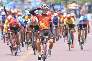 Clip đội TP.HCM Vinama đánh chiếm giải đồng đội bất thành