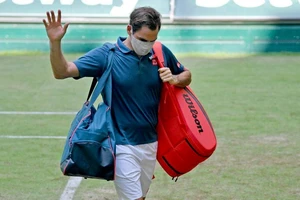 ĐKVĐ Federer nối gót Medvedev rời giải Halle