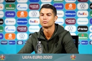 UEFA lên tiếng vụ Ronaldo tẩy chay Coca