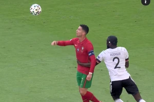 CR7 tung “skill” khi dễ đối thủ và cái kết đắng