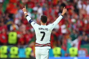 Ronaldo và cuộc chiến ‘sinh tử’ trước nhà vô địch thế giới
