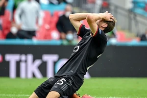 Hỏng ăn khiến Đức bị loại, Muller lên mạng xã hội than thở