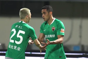 Chân sút Brazil nhập tịch Trung Quốc không thể đấu với tuyển Việt Nam