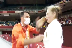 Clip khi VĐV yêu cầu được tát để… tỉnh đòn