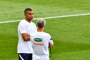 Deschamps phớt lờ sự bất hòa giữa Mbappe với Le Bleus