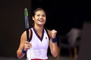 Raducanu ngược dòng tìm lại mạch chiến thắng