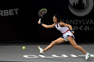 Clip Raducanu thẳng tiến tại giải đấu ở cố hương