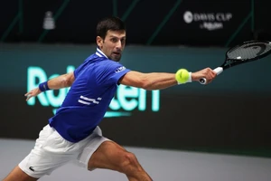 Djokovic 'bắn hạ' Novak, Serbia thắng Áo tuyệt đối
