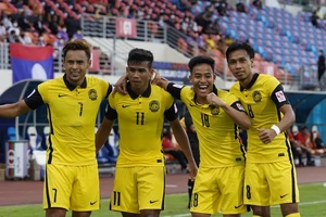 Đội á quân tá hỏa vì ‘vua phá lưới’ chung phòng với cầu thủ nhiễm COVID-19