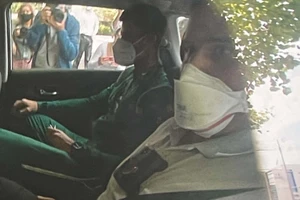 Djokovic bị đưa trở lại trại tạm giam