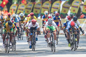 Xem pha nước rút “cháy bánh” của Maikin