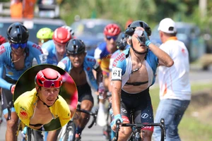 Clip màn chạy nước rút giải cứu giải đồng đội của "người không phổi"