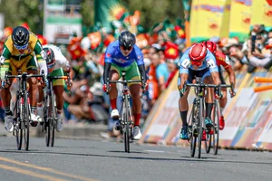 Trần Tuấn Kiệt đánh bại Lê Nguyệt Minh nửa vòng bánh xe