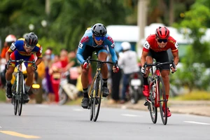 Clip chặng cuối máu lửa và cuộc đăng quang ấn tượng của ngoại binh Nga