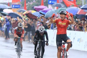 Clip Nguyễn Thị Thật ngoạn mục giành cú đúp HCV cùng đội tuyển xe đạp nữ