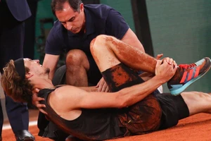 Zverev phẫu thuật đứt dây chằng, bỏ qua Wimbledon