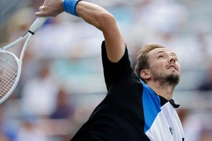 Xuất hiện clip Medvedev dằn mặt fan cà khịa