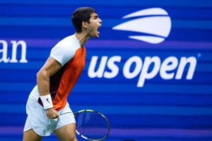 “Tiểu Nadal” thắng nhọc ở trận đấu muộn nhất lịch sử Mỹ mở rộng