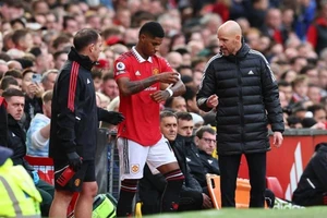 Thuyền trưởng MU lo cầu thủ phân tâm vì hợp đồng