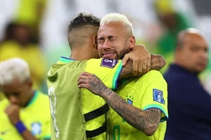 Pele viết cho Neymar: 'Bạn đã làm được, chàng trai của tôi'