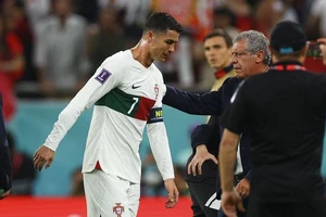 Santos không ân hận dù xếp Ronaldo đá dự bị