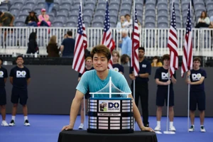 Wu Yibing 'vẽ' nên lịch sử quần vợt Trung Quốc