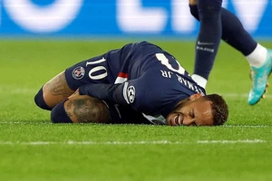 Neymar lên bàn mổ thành công