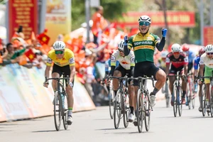 Tuấn Kiệt phá thế độc tôn, Rikunov đổi áo xanh