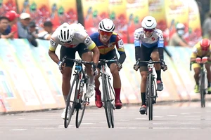 Cúp Truyền Hình: Lộc Trời vững chãi trước những cuộc tấn công dồn dập