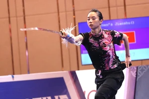 Clip cô gái vàng wushu phấn khích với chiếc HCV trong ngày sinh nhật