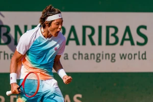 Tay vợt Trung Quốc gây sốt ở Pháp mở rộng