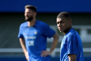 Tổng thống Pháp nói gì về việc Mbappe muốn rời PSG?